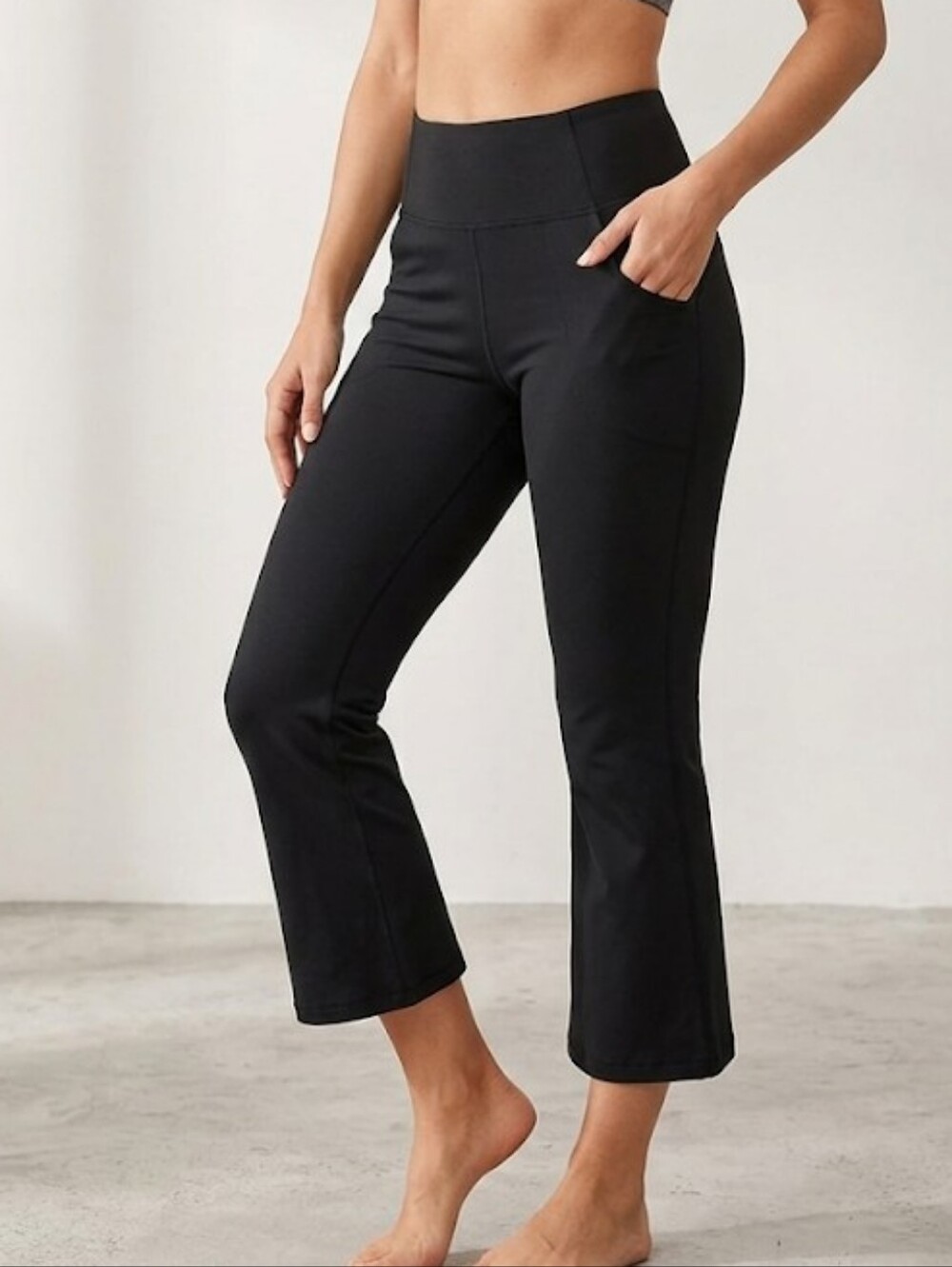 Women's Black High-Waist Crop Capris